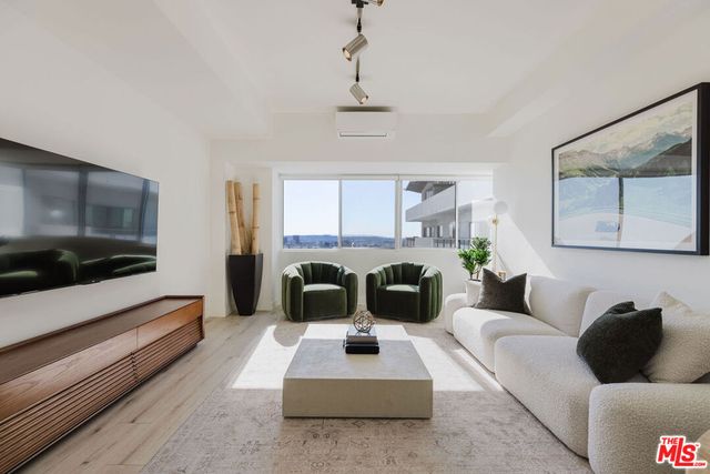 1155 N La Cienega Boulevard 1207, West Hollywood, CA 90069