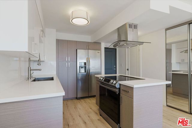 1155 N La Cienega Boulevard 1207, West Hollywood, CA 90069
