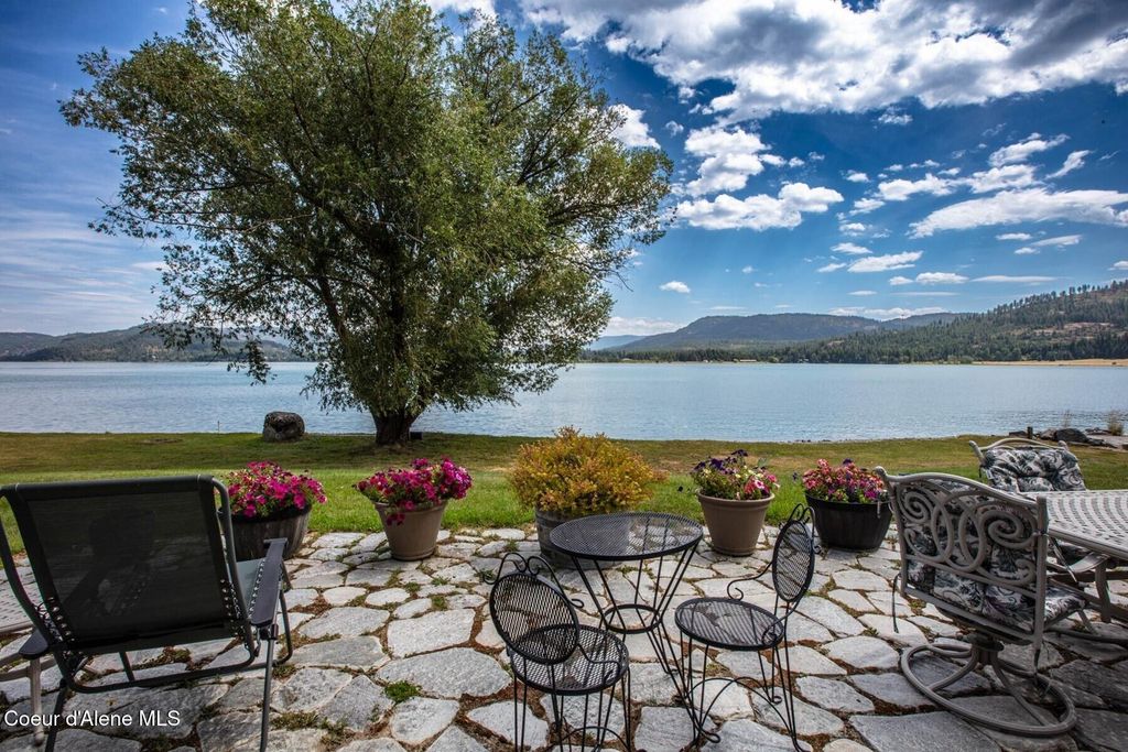 329 Campbell Point Road, Laclede, ID 83841