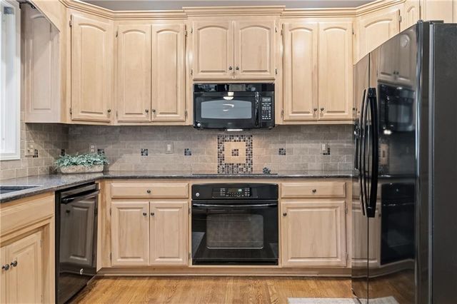225 NE Misty Meadow Drive, Lee's Summit, MO 64064