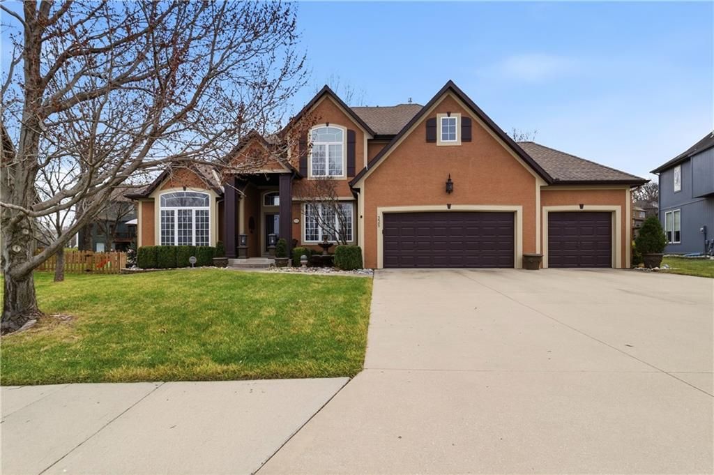 225 NE Misty Meadow Drive, Lee's Summit, MO 64064