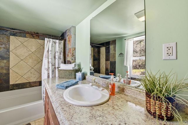 5580 Pony Express Trl, Camino, CA 95709