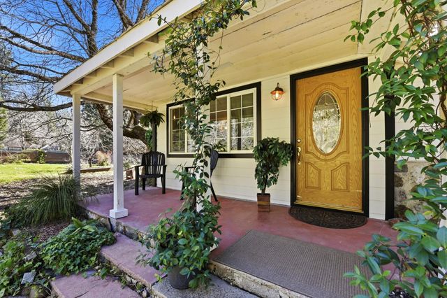 5580 Pony Express Trl, Camino, CA 95709