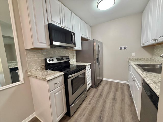 1516 Bay Area Boulevard F4, Houston, TX 77058