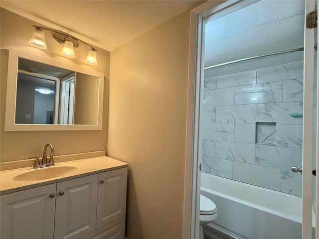 1516 Bay Area Boulevard F4, Houston, TX 77058