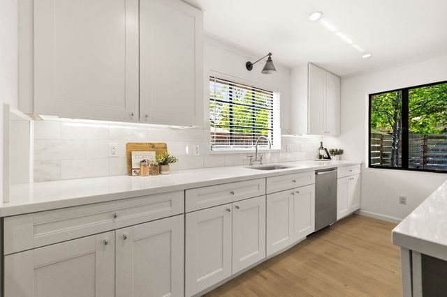 6467 Danbury Lane, Dallas, TX 75214