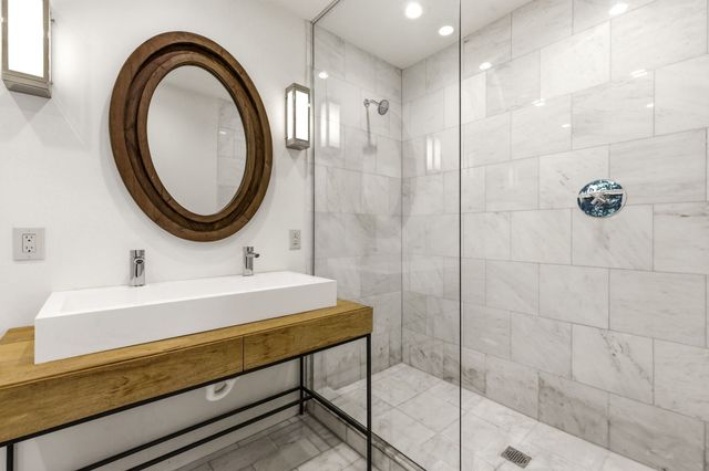 6467 Danbury Lane, Dallas, TX 75214