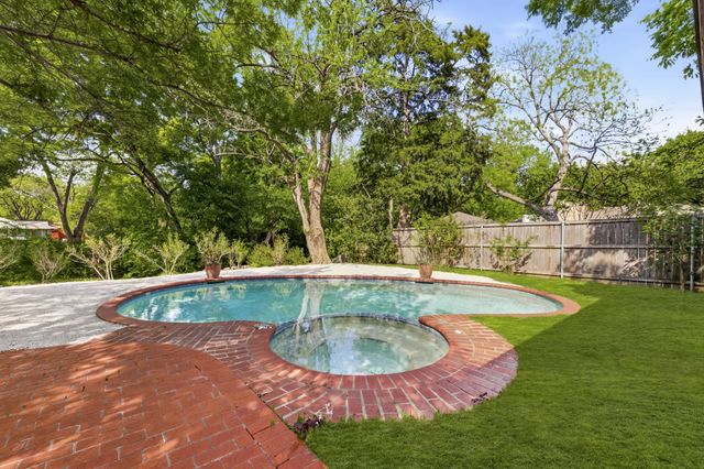 6467 Danbury Lane, Dallas, TX 75214