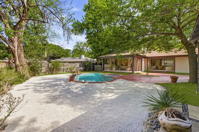 6467 Danbury Lane, Dallas, TX 75214