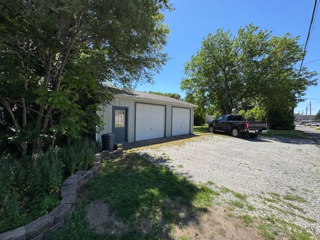 804 Azalea Street SE, Demotte, IN 46310