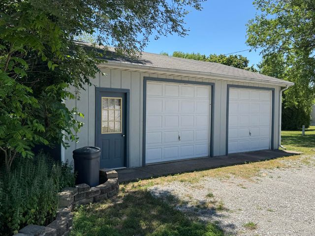 804 Azalea Street SE, Demotte, IN 46310