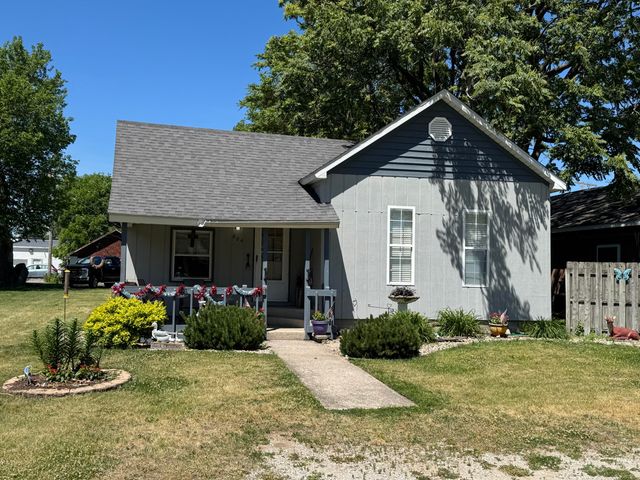 804 Azalea Street SE, Demotte, IN 46310