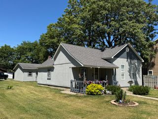 804 Azalea Street SE, Demotte, IN 46310