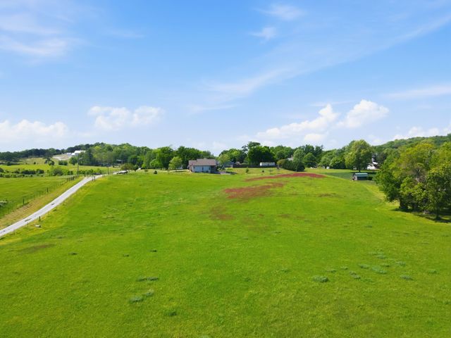 3017 Abigail Ln, Columbia, TN 38401