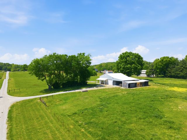 3017 Abigail Ln, Columbia, TN 38401