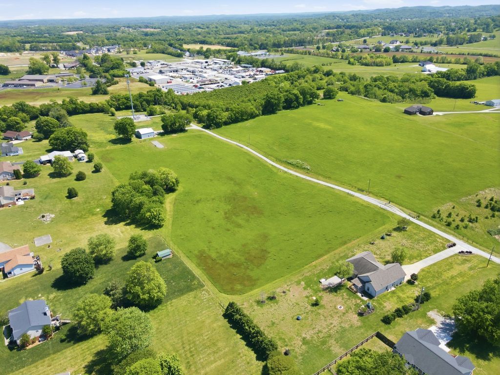 3017 Abigail Ln, Columbia, TN 38401