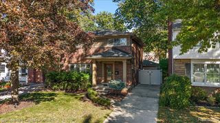 1870 Prestwick Road, Grosse Pointe Woods, MI 48236