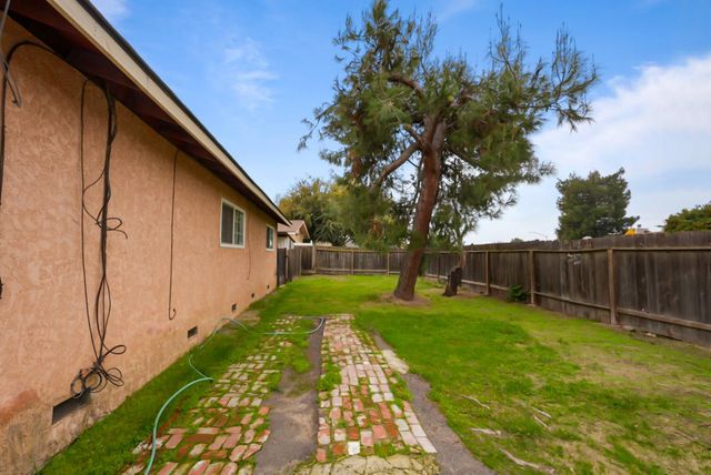 9135 Orchid Ln, Delhi, CA 95315