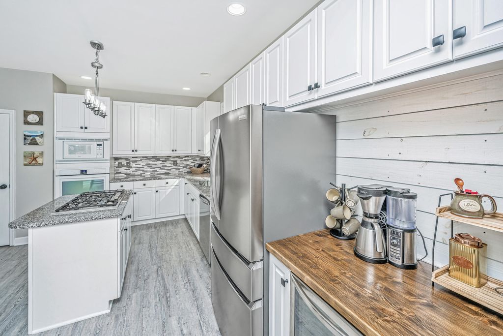 Image 10 of property listing at 1702 William Hapton Way, Mount Pleasant, SC 29466