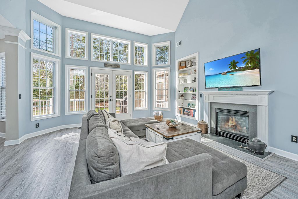 Image 2 of property listing at 1702 William Hapton Way, Mount Pleasant, SC 29466