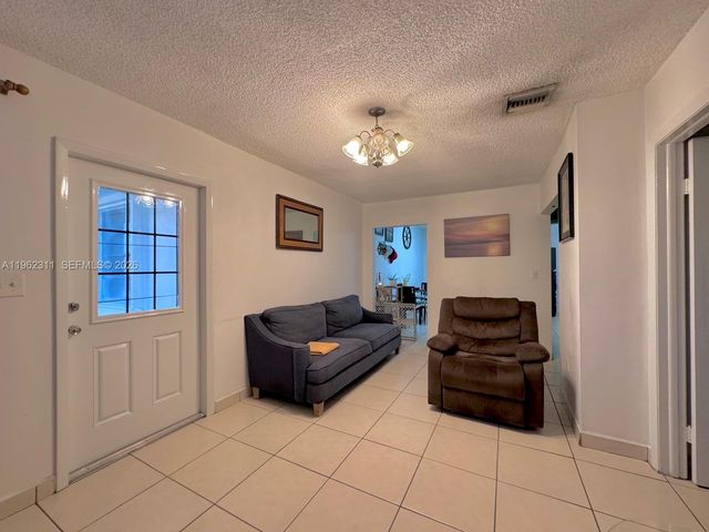 367 E 20th St 369, Hialeah, FL 33010