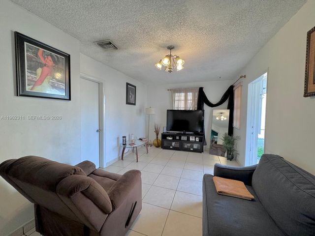 367 E 20th St 369, Hialeah, FL 33010