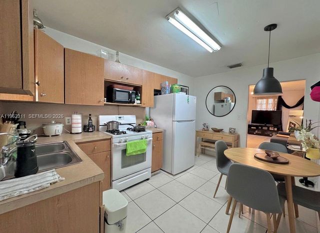 367 E 20th St 369, Hialeah, FL 33010