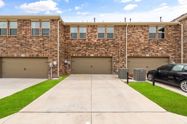 2529 Barnwood Lane, Garland, TX 75042