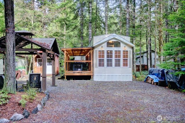 25 Drial Loop, Deming, WA 98244