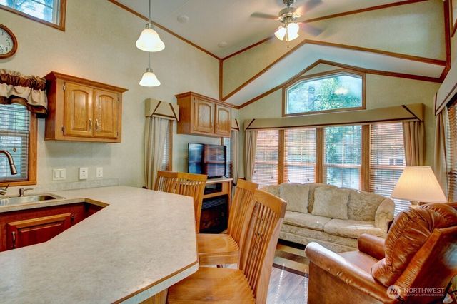 25 Drial Loop, Deming, WA 98244