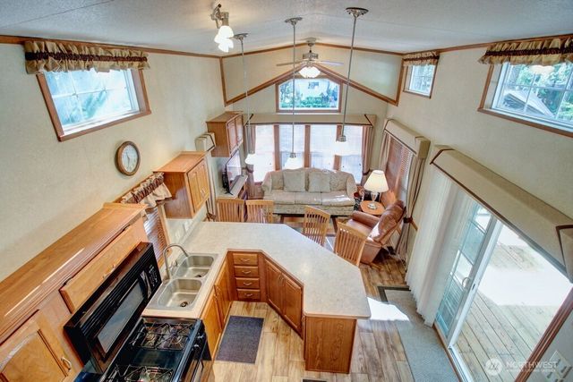 25 Drial Loop, Deming, WA 98244