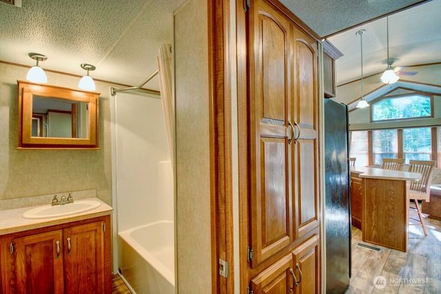 25 Drial Loop, Deming, WA 98244