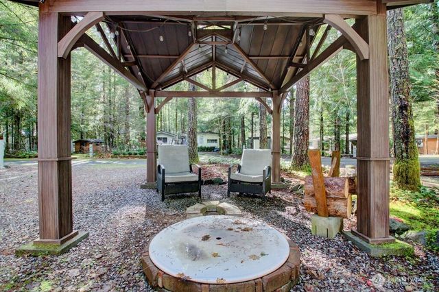 25 Drial Loop, Deming, WA 98244