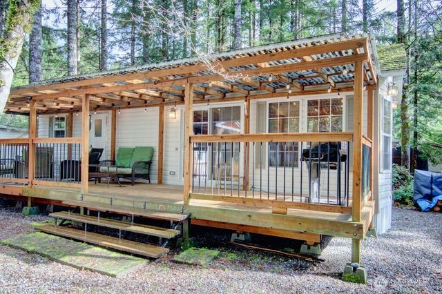 25 Drial Loop, Deming, WA 98244