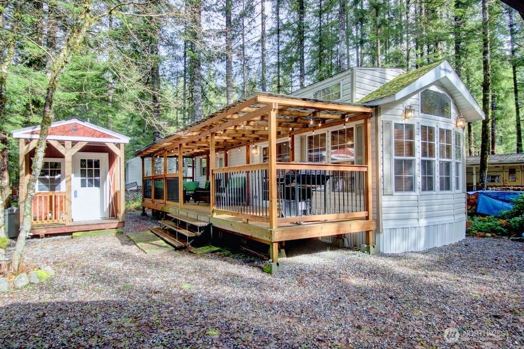 25 Drial Loop, Deming, WA 98244