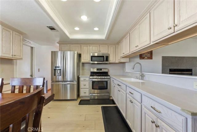 7868 Arrowhead Lake Road, Hesperia, CA 92345