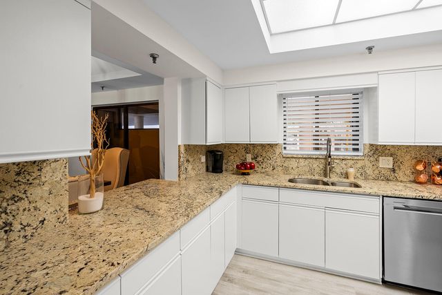 11370 Twelve Oaks Way 118, North Palm Beach, FL 33408