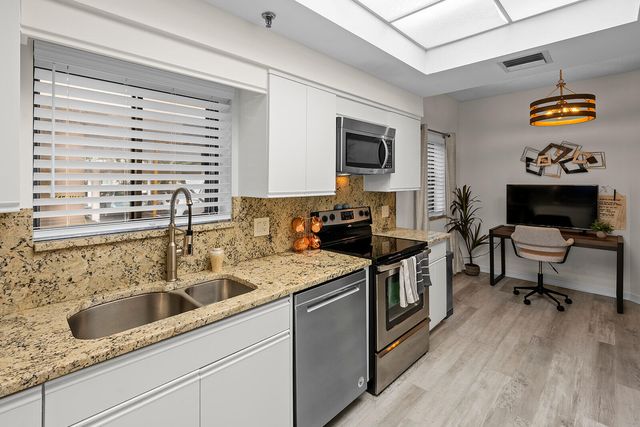 11370 Twelve Oaks Way 118, North Palm Beach, FL 33408