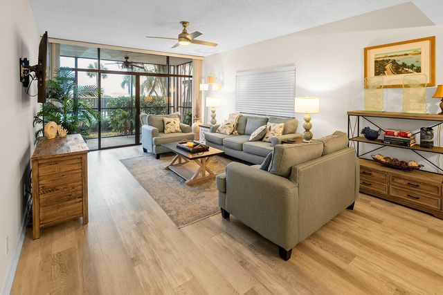 11370 Twelve Oaks Way 118, North Palm Beach, FL 33408