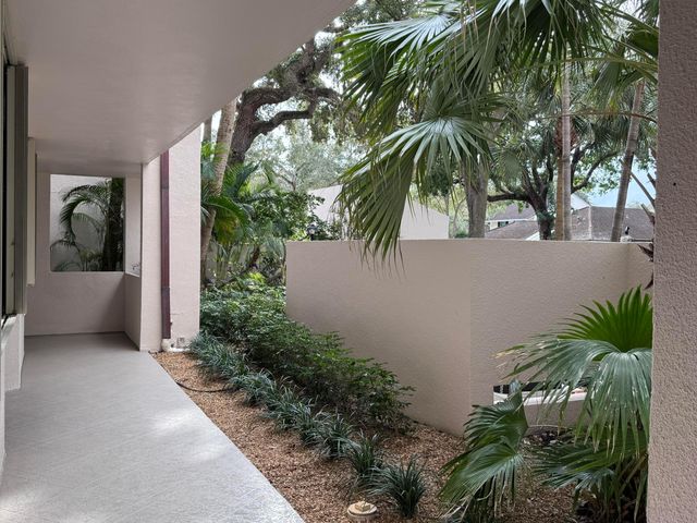 11370 Twelve Oaks Way 118, North Palm Beach, FL 33408