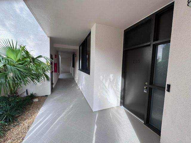 11370 Twelve Oaks Way 118, North Palm Beach, FL 33408