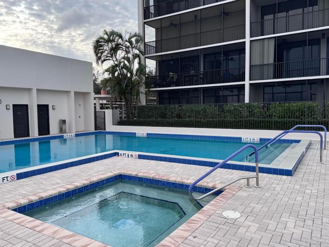 11370 Twelve Oaks Way 118, North Palm Beach, FL 33408