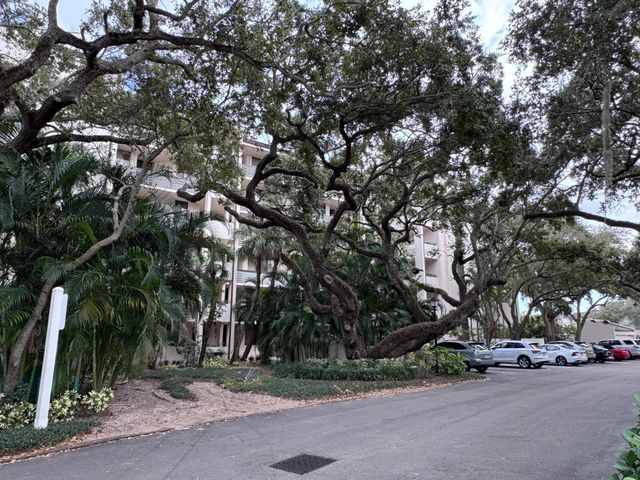 11370 Twelve Oaks Way 118, North Palm Beach, FL 33408