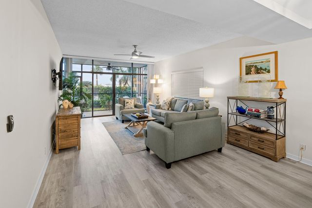 11370 Twelve Oaks Way 118, North Palm Beach, FL 33408