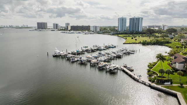 11370 Twelve Oaks Way 118, North Palm Beach, FL 33408