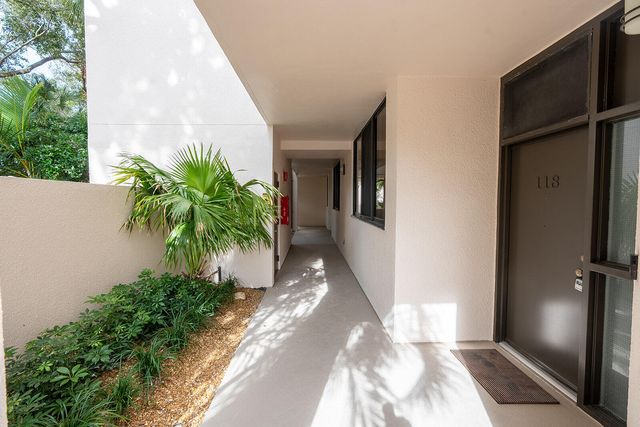 11370 Twelve Oaks Way 118, North Palm Beach, FL 33408