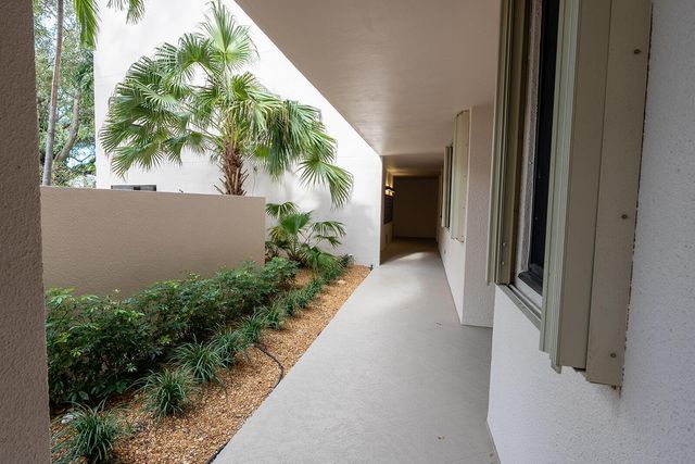11370 Twelve Oaks Way 118, North Palm Beach, FL 33408