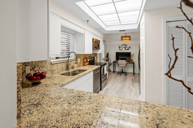 11370 Twelve Oaks Way 118, North Palm Beach, FL 33408