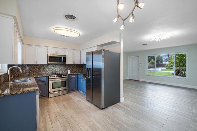 2611 NE 16th Street, Pompano Beach, FL 33062