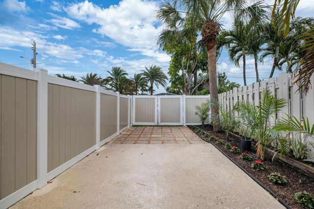 2611 NE 16th Street, Pompano Beach, FL 33062